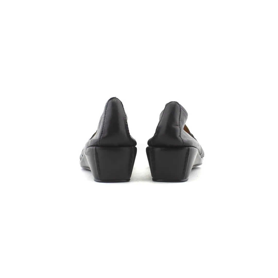 AEROSOLES STITCHNTURN
