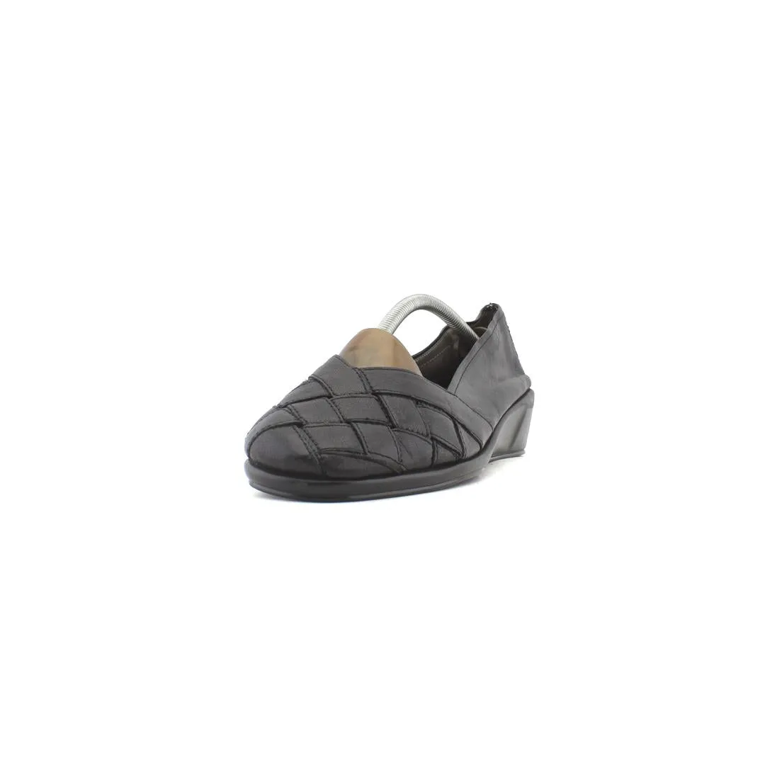 AEROSOLES STITCHNTURN