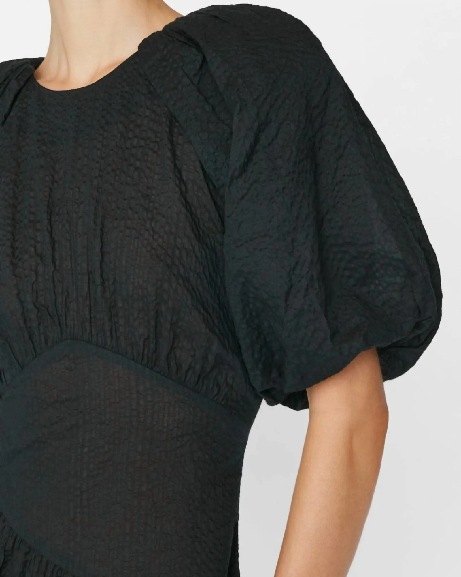 Gathered Seam Puff Sleeve Dress in Noir | Noir