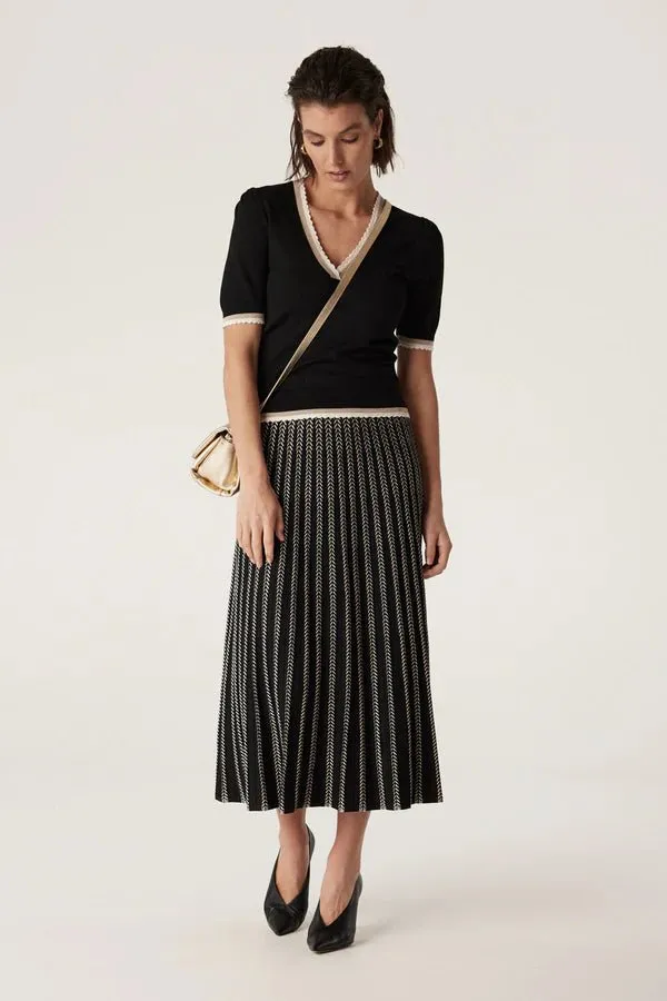 Joelle Scallop Knit Top | Black
