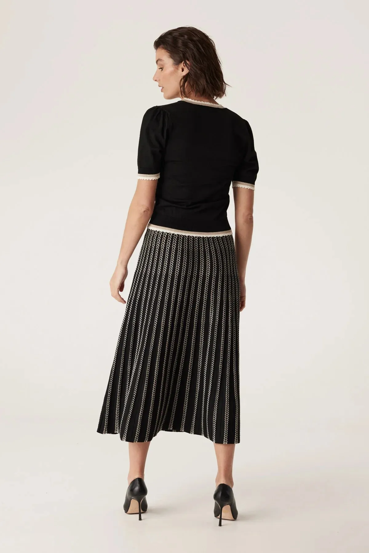 Joelle Scallop Knit Top | Black