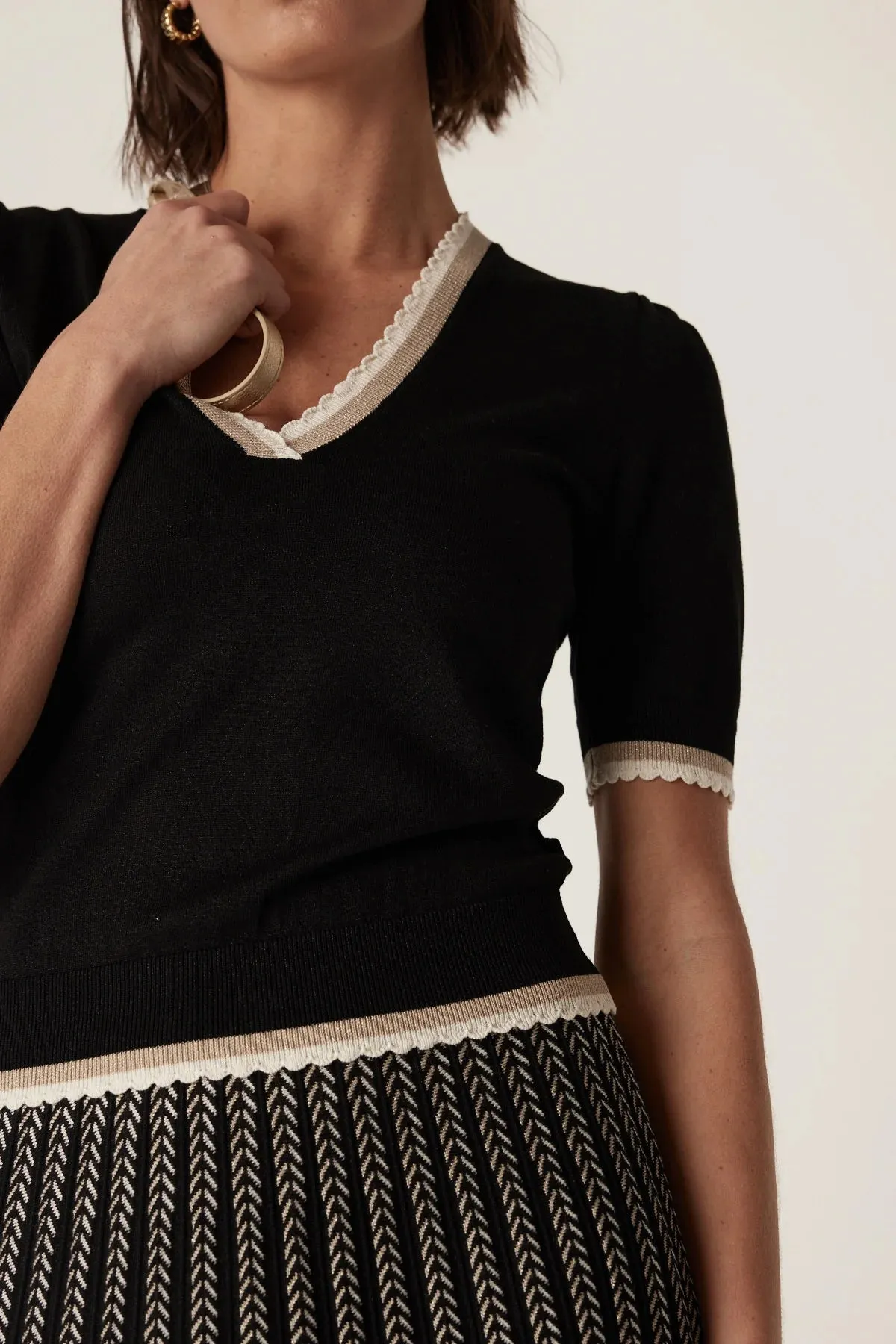 Joelle Scallop Knit Top | Black