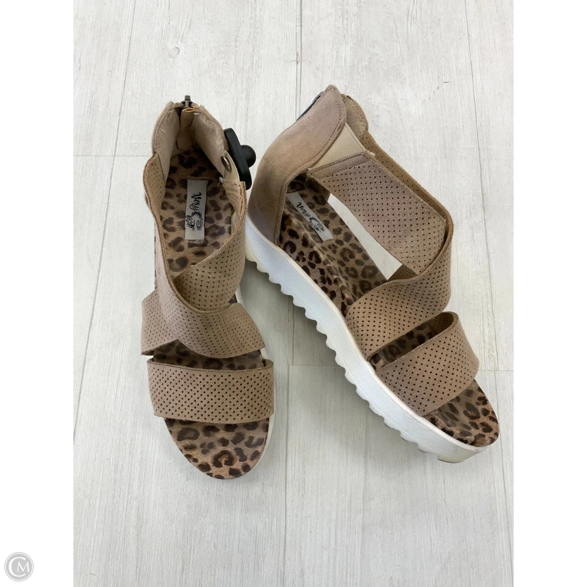 Shoes Flats By Very J In Brown, Size: 8.5